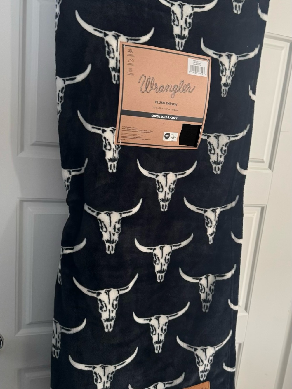 Wrangler Black and White Longhorn Skull Plush Throw